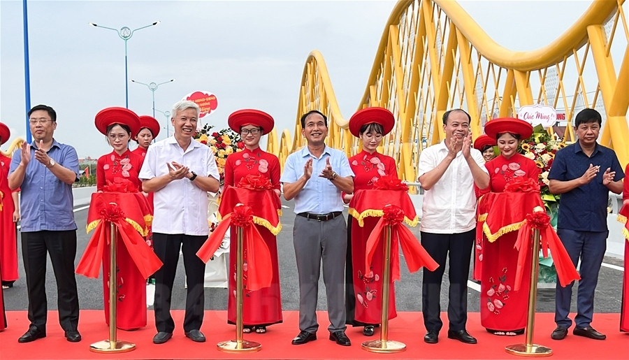 Ngo Quyen overpass opens to traffic